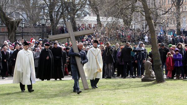 Экуменический Крестный ход в Риге - Sputnik Латвия