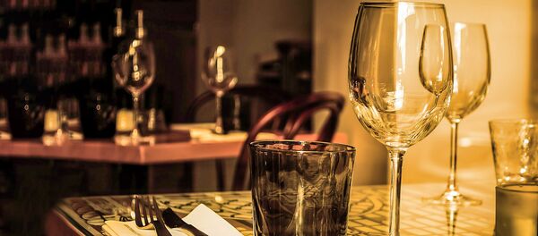 Galds restorānā. Foto no arhīva Galds restorānā. Foto no arhīva - Sputnik Latvija
