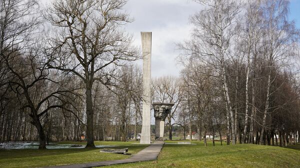 Мемориальный комплекс на месте лагеря для советских военнопленных в Саласпилсе Мемориальный комплекс на месте лагеря для советских военнопленных в Саласпилсе - Sputnik Латвия