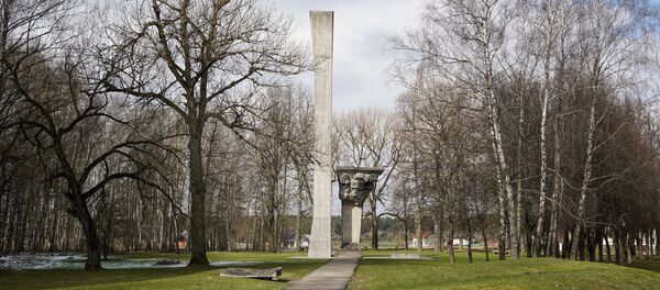 Мемориальный комплекс на месте лагеря для советских военнопленных в Саласпилсе Мемориальный комплекс на месте лагеря для советских военнопленных в Саласпилсе - Sputnik Латвия
