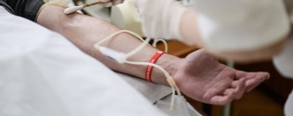 Во время процедуры сдачи крови Во время процедуры сдачи крови - Sputnik Latvija