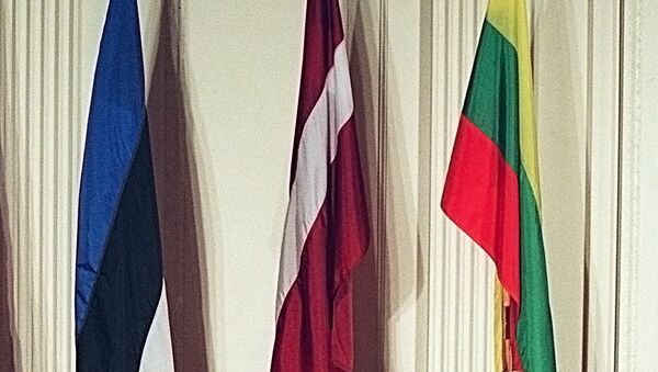 Флаги Эстонии, Латвии и Литвы (слева направо) - Sputnik Латвия