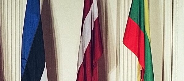 Флаги Эстонии, Латвии и Литвы (слева направо) Флаги Эстонии, Латвии и Литвы (слева направо) - Sputnik Latvija