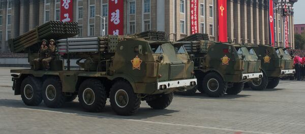 Реактивная система залпового огня (РСЗО) М-1992 с системой ускоренной перезарядки Корейской народной армии Реактивная система залпового огня (РСЗО) М-1992 с системой ускоренной перезарядки Корейской народной армии - Sputnik Latvija