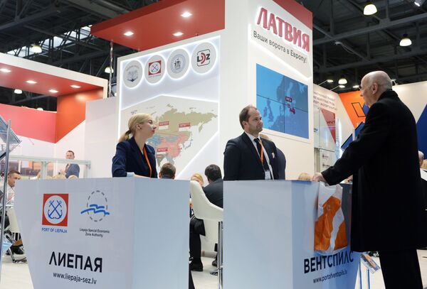 Стенд латвийских портов на выставке в рамках 22-й Международной конференции для грузовладельцев, логистов и перевозчиков ТрансРоссия - Sputnik Латвия