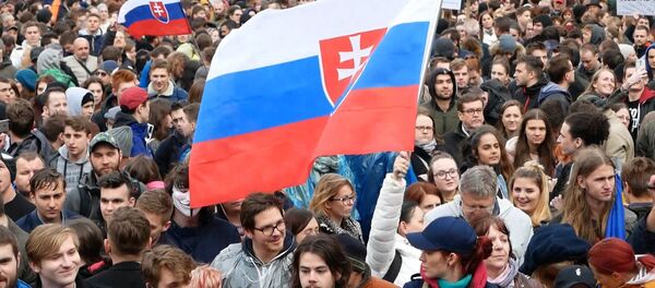 Шествие против коррупции в Братиславе - Sputnik Латвия