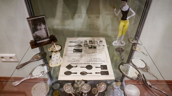 Серебряные зеркальца в стиле Ар-нуво - Sputnik Латвия