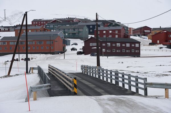 Административный центр архипелага Шпицберген город Лонгйирбюен - Sputnik Латвия