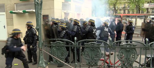 Протесты в Париже накануне выборов - Sputnik Латвия