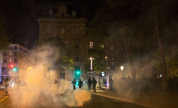 Акции протеста в Париже Акции протеста в Париже - Sputnik Латвия