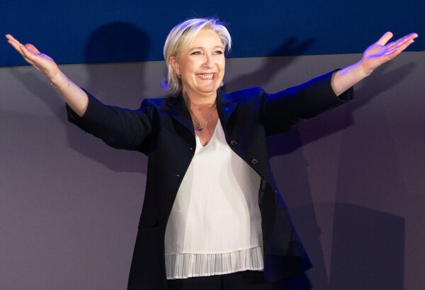 Лидер политической партии Франции Национальный фронт, кандидат в президенты Франции Марин Ле Пен Лидер политической партии Франции Национальный фронт, кандидат в президенты Франции Марин Ле Пен - Sputnik Латвия