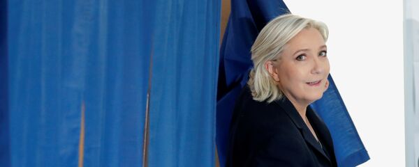 Марин Ле Пен кандидат в президенты Франции Марин Ле Пен кандидат в президенты Франции - Sputnik Латвия