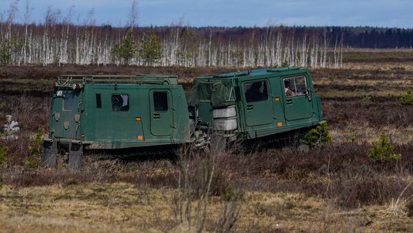 Шведский гусеничный вездеход Bv 206 латвийской армии - Sputnik Латвия