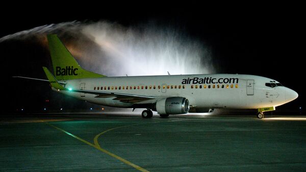 Самолет авиакомпании airBaltic  - Sputnik Латвия