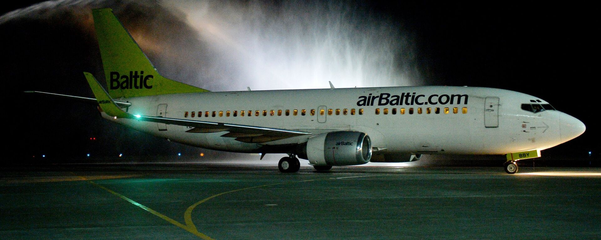 Самолет авиакомпании airBaltic  - Sputnik Латвия, 1920, 15.06.2026