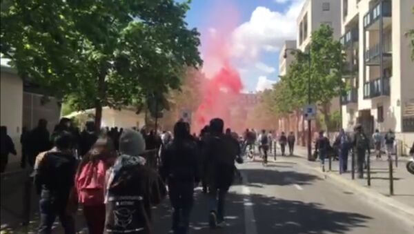 Марш парижских школьников и лицеистов против Марин Ле Пен и Эммануэля Макрона - Sputnik Латвия