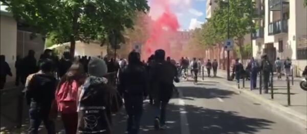 Марш парижских школьников и лицеистов против Марин Ле Пен и Эммануэля Макрона - Sputnik Латвия