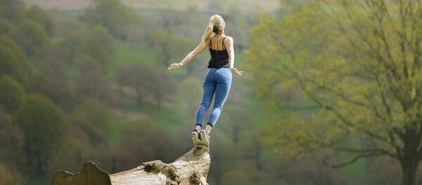 Девушка занимается йогой Девушка занимается йогой - Sputnik Latvija