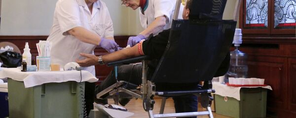 Сорок доноров сдают кровь в День донора в Канцелярии Президента Латвии - Sputnik Латвия