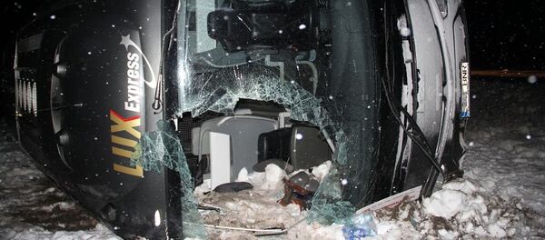 Рейсовый автобус перевернулся в Эстонии - Sputnik Латвия