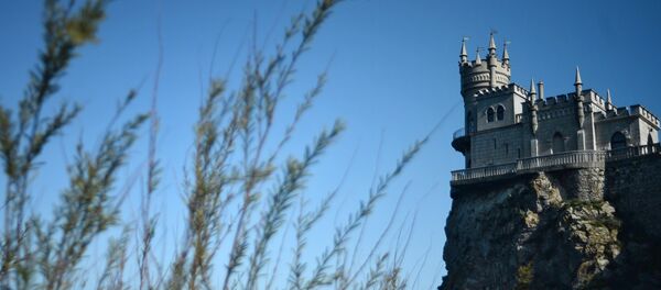 Памятник архитектуры Ласточкино гнездо на Аврориной скале мыса Ай-Тодор в Ялтинском районе Крыма Памятник архитектуры Ласточкино гнездо на Аврориной скале мыса Ай-Тодор в Ялтинском районе Крыма - Sputnik Latvija