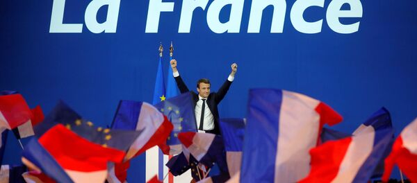 Кандидат в президенты Франции Эммануэль Макрон - Sputnik Латвия
