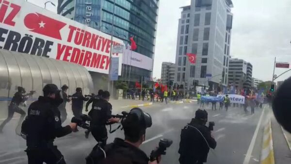 Разгон демонстрации в Стамбуле - Sputnik Латвия