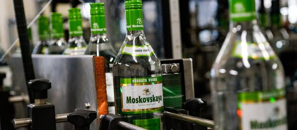 Знаменитая Московская водка производится только в Латвии Знаменитая Московская водка производится только в Латвии - Sputnik Latvija