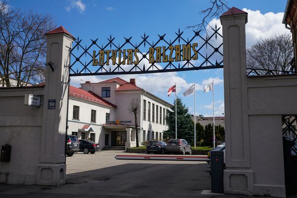 Здание завода производства алкогольной продукции Латвияс Бальзамс - Sputnik Латвия