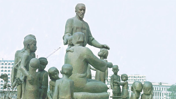 Taškentas centrā no jauna pacelsies piemineklis, kas veltīts Šamahmudovu ģimenei - Sputnik Latvija