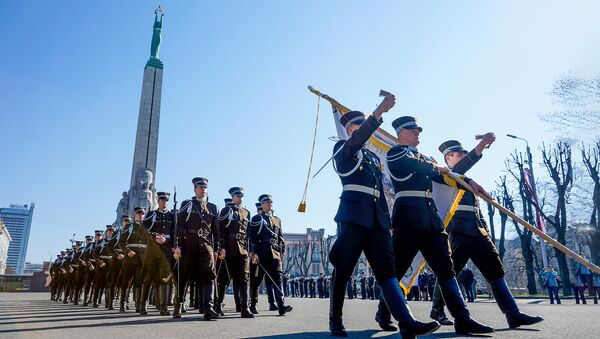 25-летие возрождения Роты почётного караула Штабного батальона Национальных вооружённых сил Латвии - Sputnik Латвия