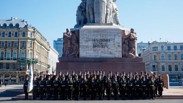 Рота почётного караула Штабного батальона Национальных вооружённых сил Латвии - Sputnik Латвия
