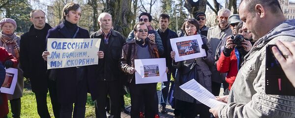 Митинг памяти мирных граждан, сожженных в Одессе 2 мая 2014 года, Рига - Sputnik Латвия