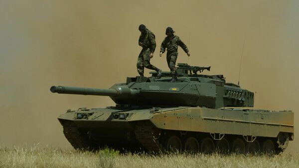 Танк испанской армии Leopard 2E - Sputnik Latvija