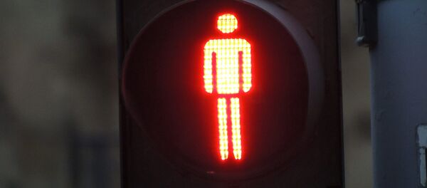 Запрещающий сигнал светофора Запрещающий сигнал светофора - Sputnik Latvija
