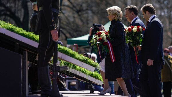 Премьер-министр Латвии Марис Кучинскис и спикер Сейма Инара Мурниеце Премьер-министр Латвии Марис Кучинскис и спикер Сейма Инара Мурниеце - Sputnik Латвия
