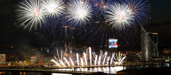 Праздничный салют в День восстановления независимости Латвийской республики - Sputnik Латвия