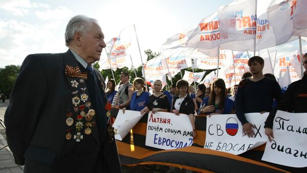 Митинг в поддержку бывшего советского партизана Василия Кононова в Москве. 2010 год - Sputnik Латвия