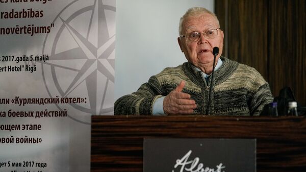 Выступает латвийский историк Эрик Жагарс Выступает латвийский историк Эрик Жагарс - Sputnik Латвия