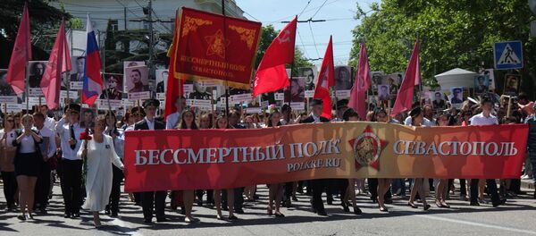 Шествие Бесcмертный полк в Севастополе Шествие Бесcмертный полк в Севастополе - Sputnik Latvija