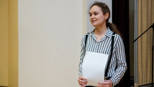 Ученица 9-го класса Рижской школы №40 единственная написала Тотальный диктант без единой ошибки Ученица 9-го класса Рижской школы №40 единственная написала Тотальный диктант без единой ошибки - Sputnik Латвия