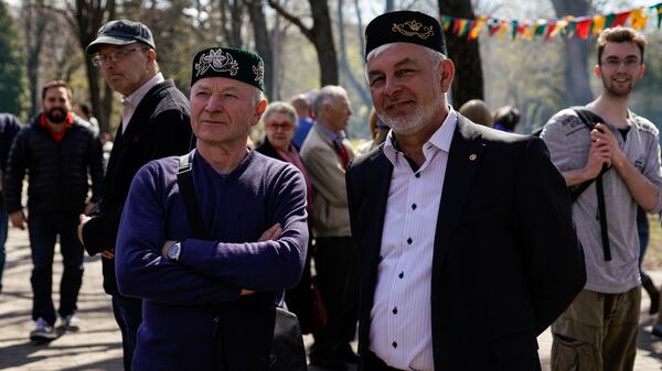 Председатель Латвийского Татаро-башкирского культурного общества Зуфар Зайнуллин (справа) - Sputnik Латвия