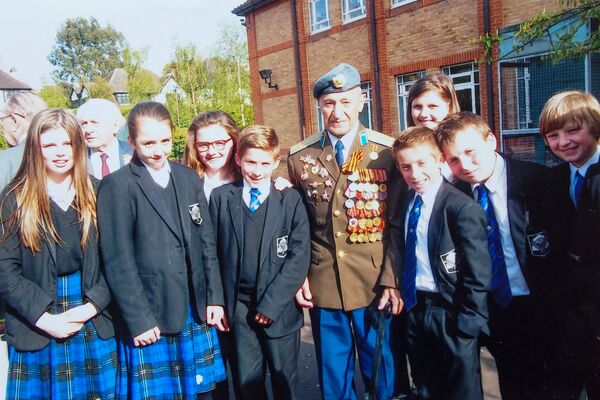 Ветеран Виктор Кошелев во время визита в Великобританию на празднование 70 лет Победы - Sputnik Латвия