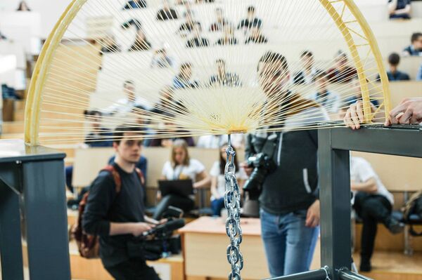 Сборка моста из макарон - Sputnik Латвия