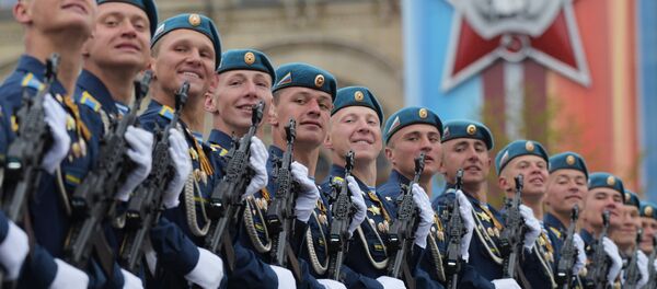 Военный парад, посвящённый 72-й годовщине Победы в ВОВ Военный парад, посвящённый 72-й годовщине Победы в ВОВ - Sputnik Latvija
