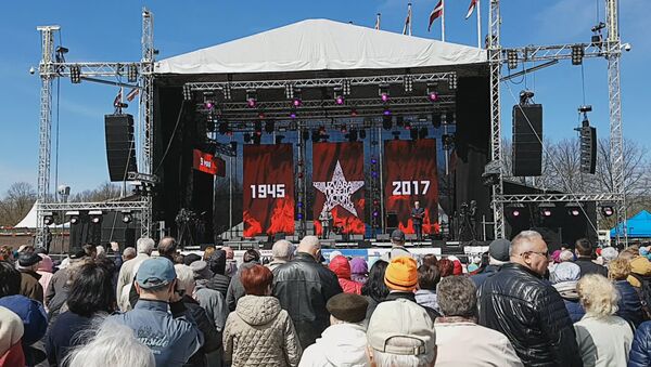 Экс-депутат Рубикс поздравил рижан с днем Победы - Sputnik Латвия