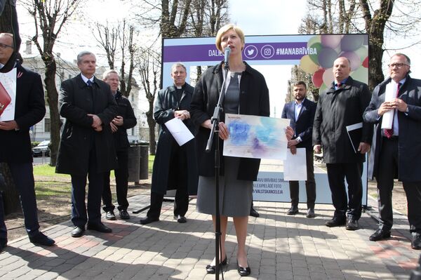 Министр здравоохранения Анда Чакша с морем и горизонтами, которые дает Европа - Sputnik Латвия