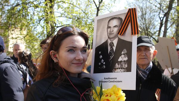 Шествие Бессмертного полка в Риге 9 мая 2017 года - Sputnik Латвия