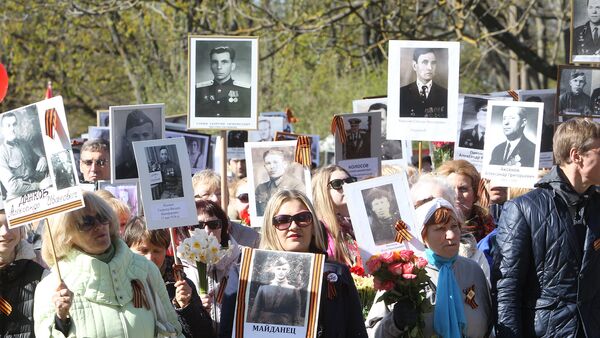 Шествие Бессмертного полка в Риге 9 мая 2017 года - Sputnik Latvija