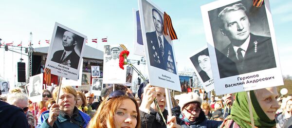 Шествие Бессмертного полка в Риге 9 мая 2017 года - Sputnik Латвия